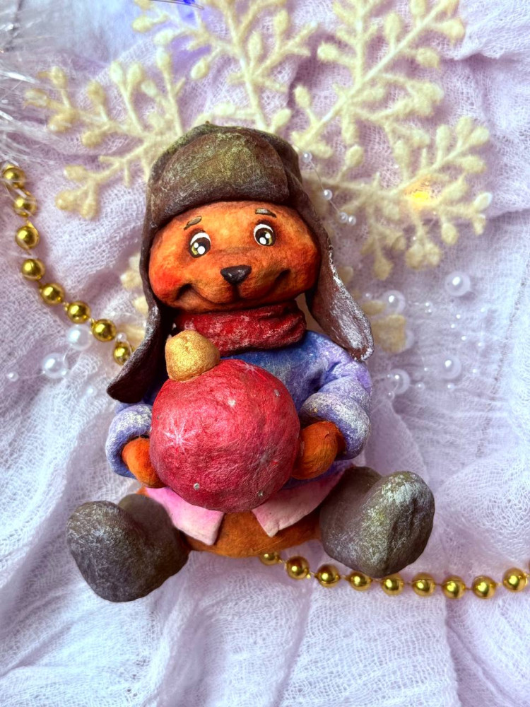 Елочная игрушка «Мишутка с шариком» - фото1